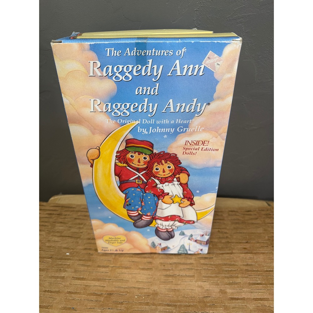 Hasbro 1997 Raggedy Ann and Raggedy Andy Special Edition Holiday Dolls Box Set